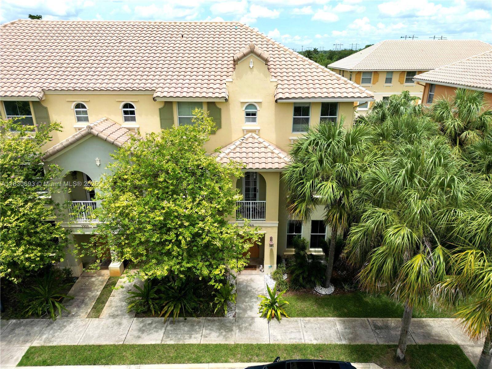 Beautifully Remodeled 4 bedroom Townhouse in secluded Coconut Creek Community.