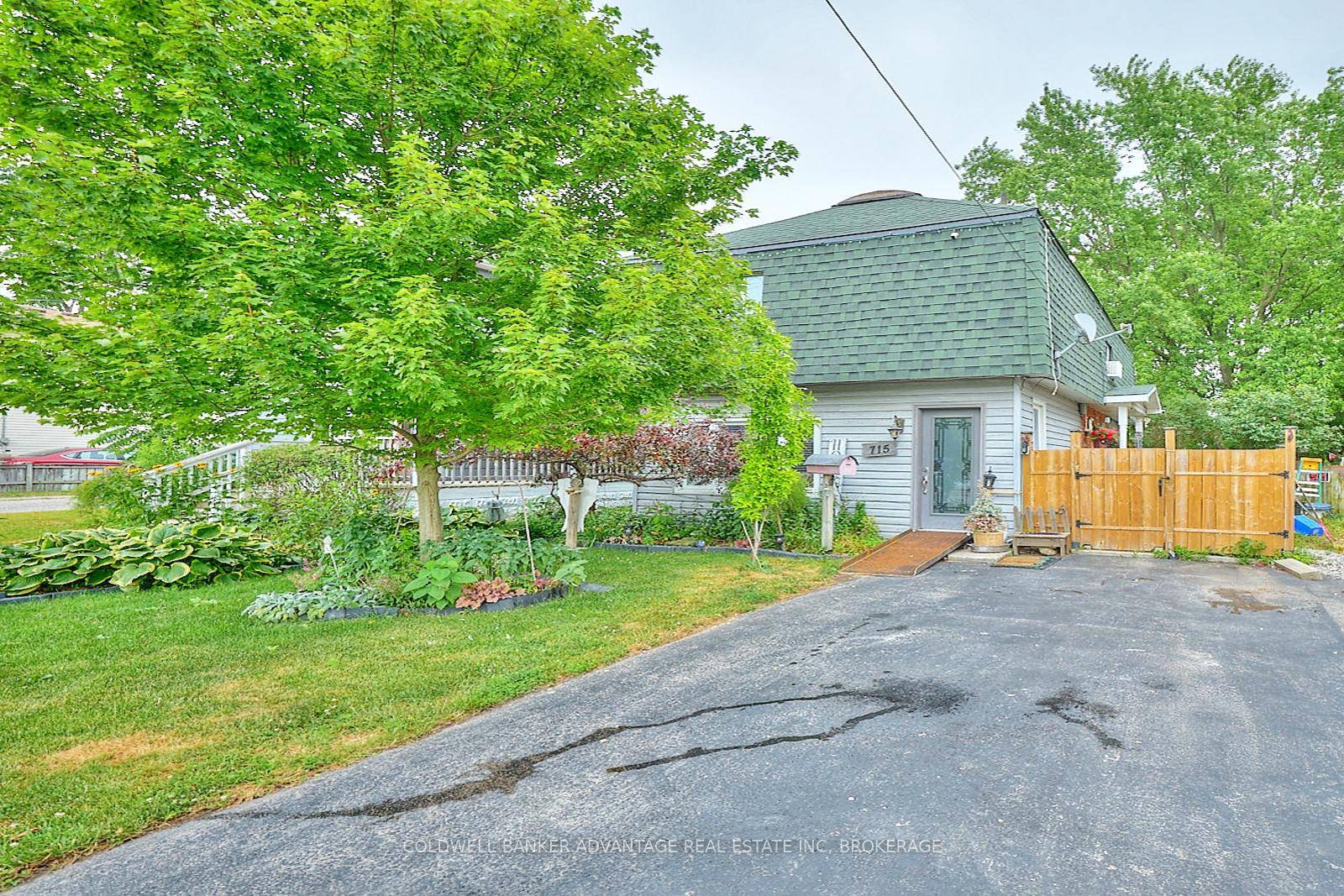 Charming 3 Bedroom Home in the Heart of Dunnville !