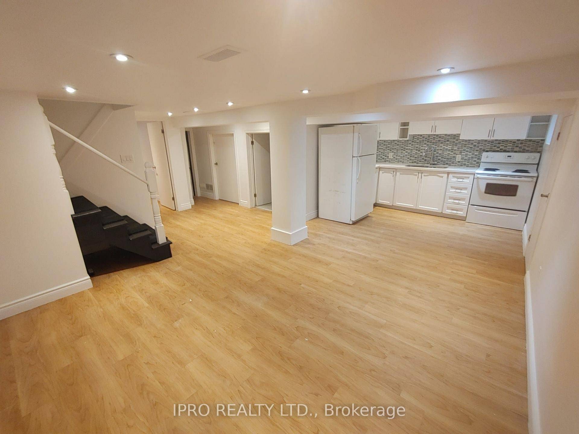 Ideal for Shorter individuals probably 5'7 and lower due to low ceilings Welcome to the heart of Hamilton Gibson Stipley South.
