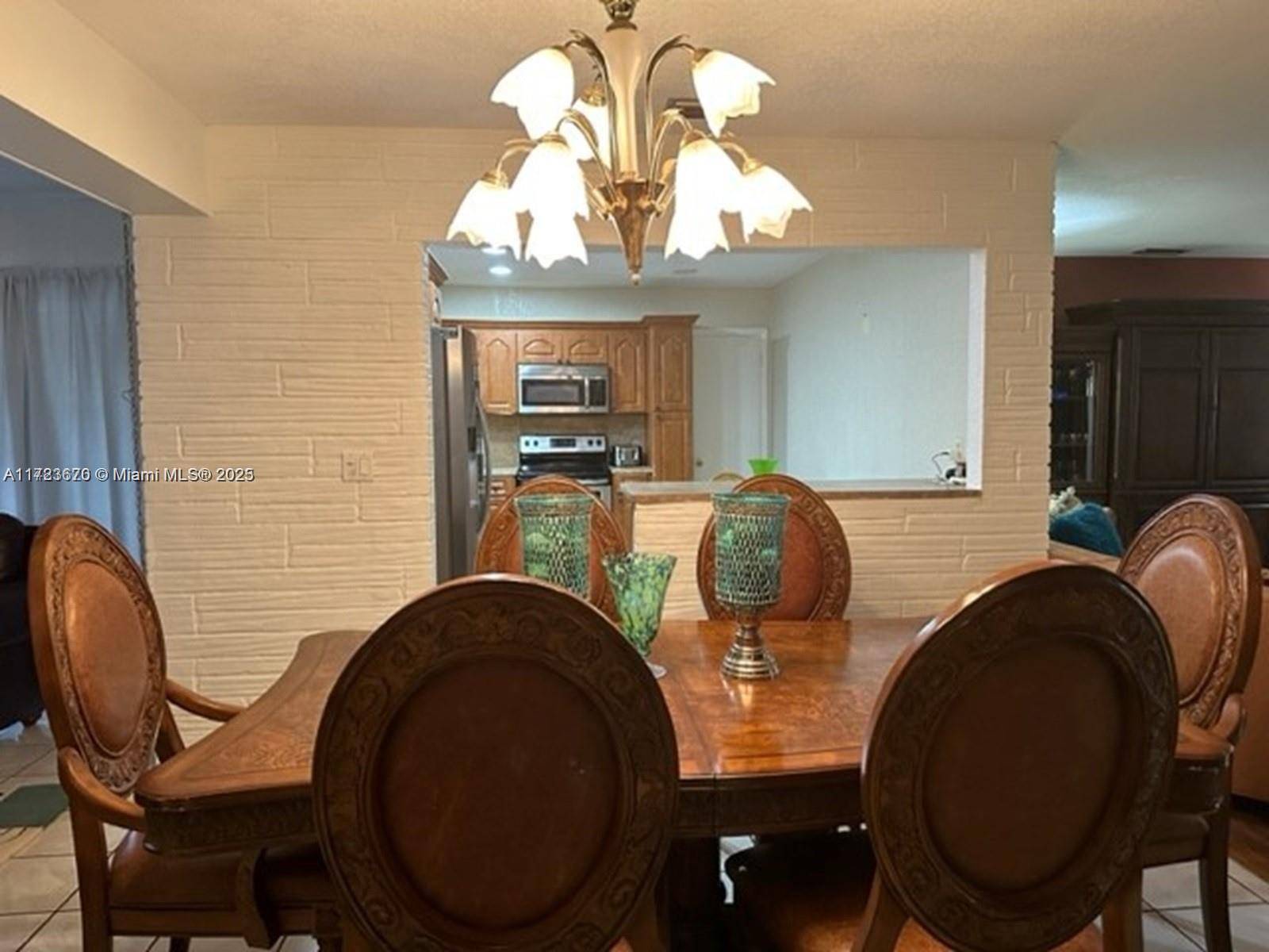 Welcome to this gorgeous 4 bedroom, 3 bathroom haven with a nearly new roof, offering expansive living and dining areas, a split floor design, and a generous eat in kitchen ...