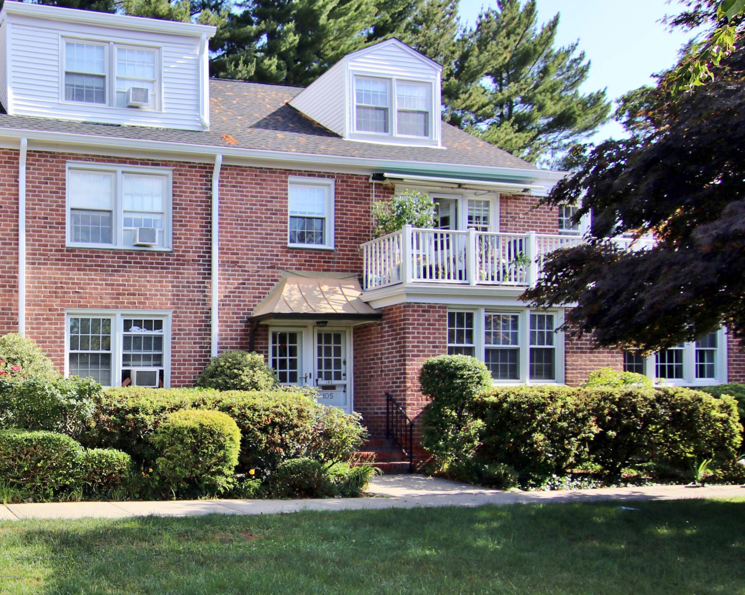 Stunning Light Filled Putnam Park Unique Townhouse !