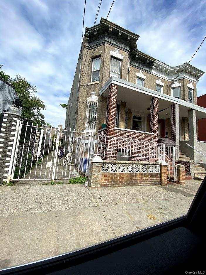Welcome to this well maintained semi detached brick residence offering approximately 2, 018 sq.