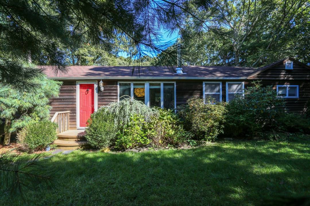 Hampton Bays Summer Charm