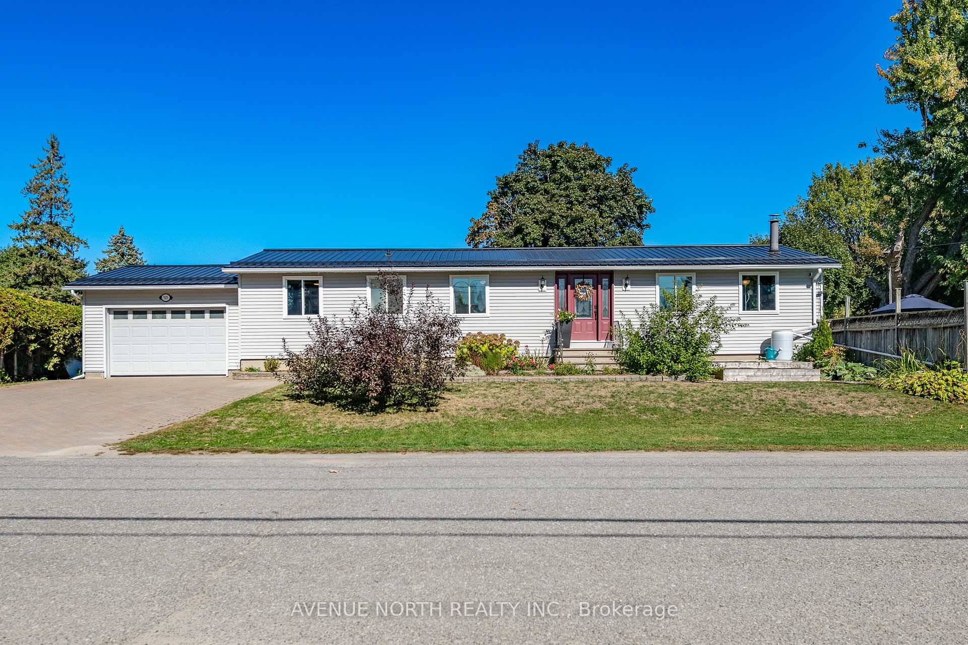 Welcome to this charming bungalow on a prime corner lot in one of Kemptville's most family friendly neighbourhoods.