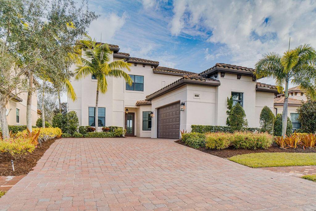 WELL MAINTAINED 4 BEDROOM HOME OFFICE AVAILABLE IN TESORO CLUB !