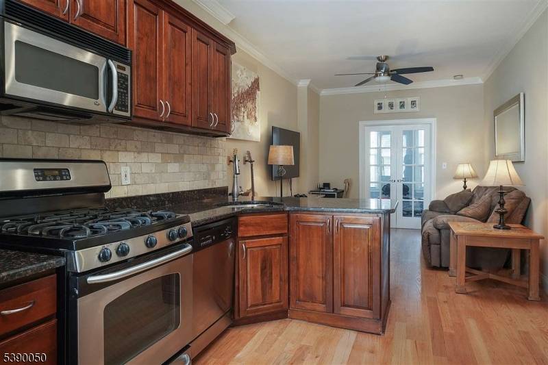 Situated in the Downtown's Van Vorst Park Historic District, this condo is just blocks to the Grove Street PATH Station with direct access to both WTC and 33rd Street.
