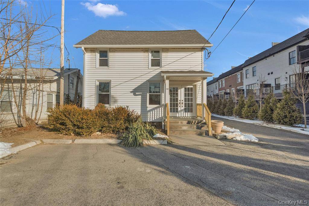 A Gem in Armonk, centrally located in the center of Armonk.