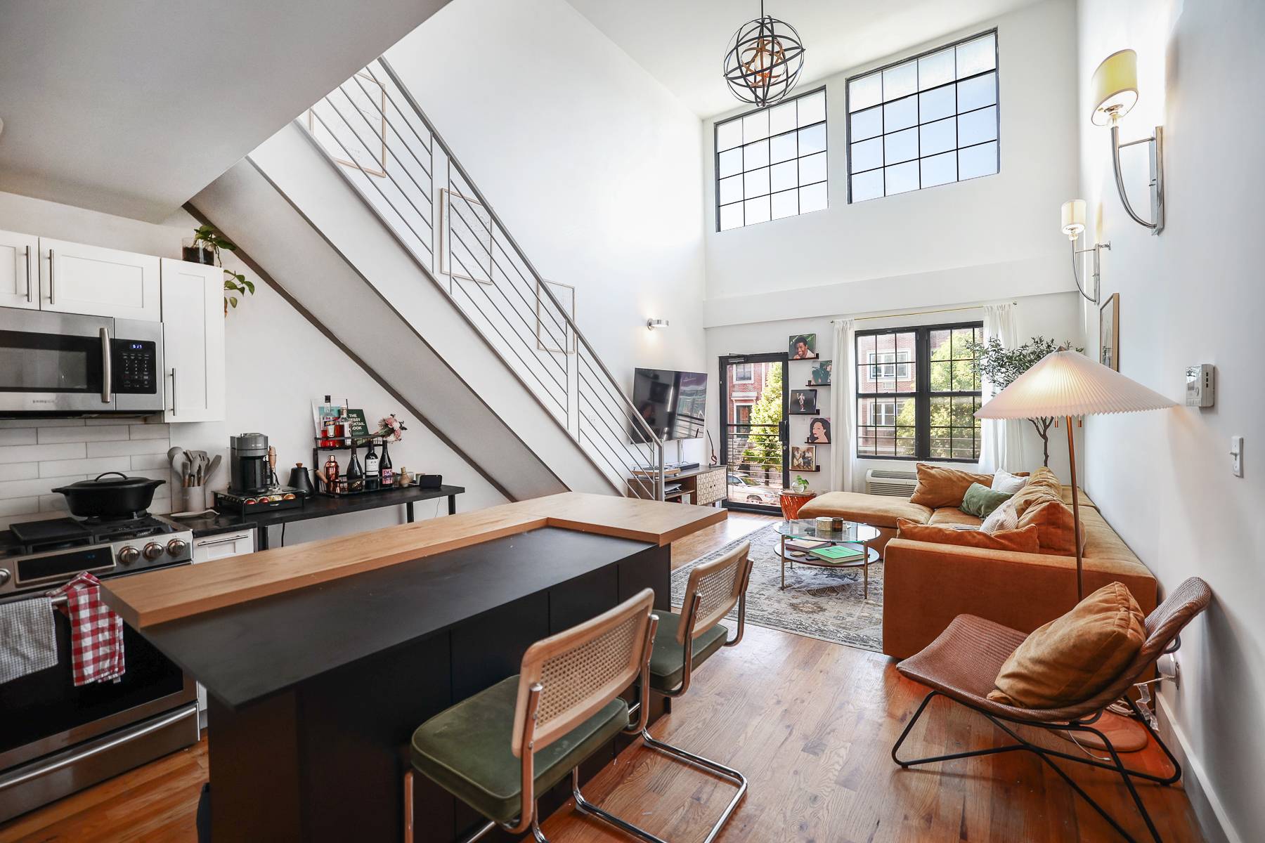 Welcome to this luxurious 2 bedroom 2 bathroom loft duplex in the heart of Bedstuy.