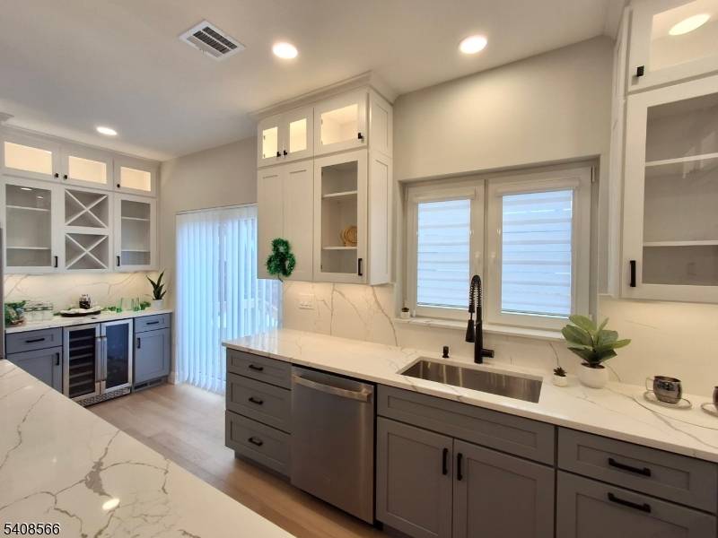 Amazing new construction 2025 completed by Custom Builder Never occupied.