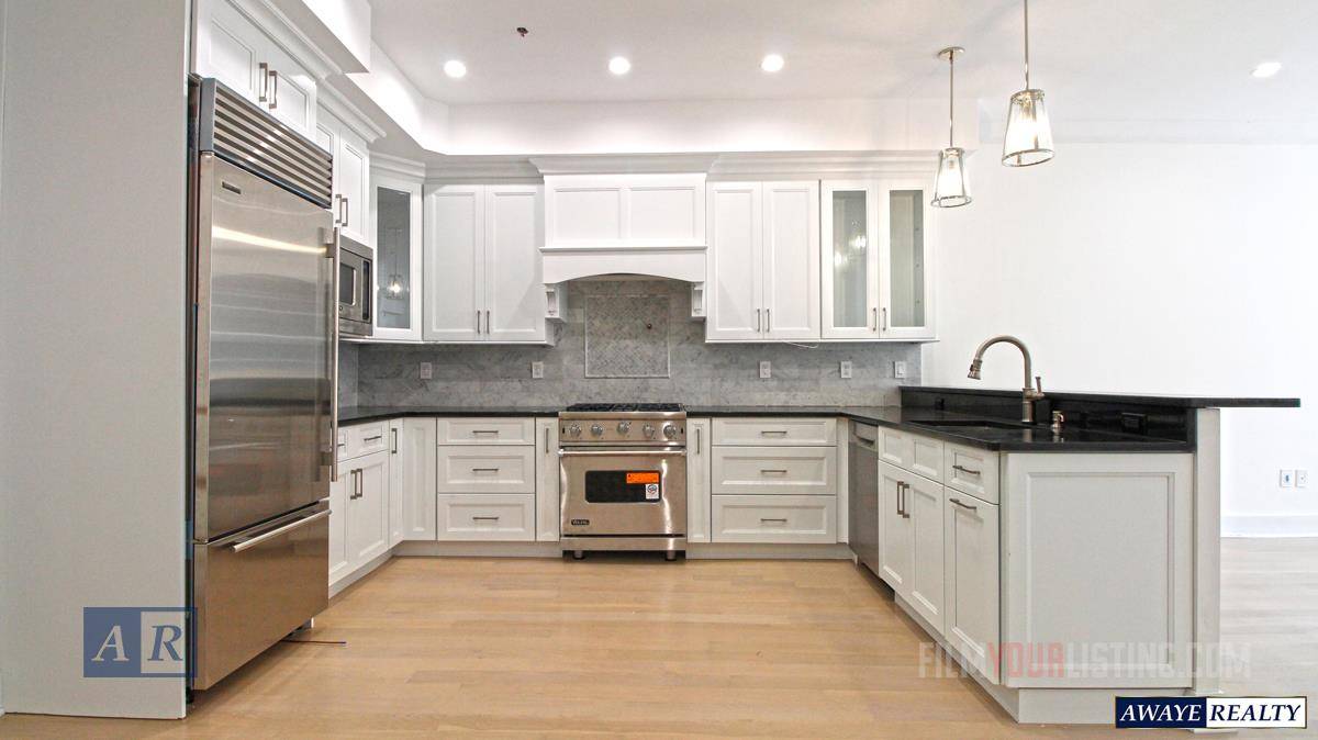 Enter into contract by the end of this month and buyers receive 50K closing cost credit and selling agent receives 25K in addition to YOUR commission Welcome to The Huntington ...