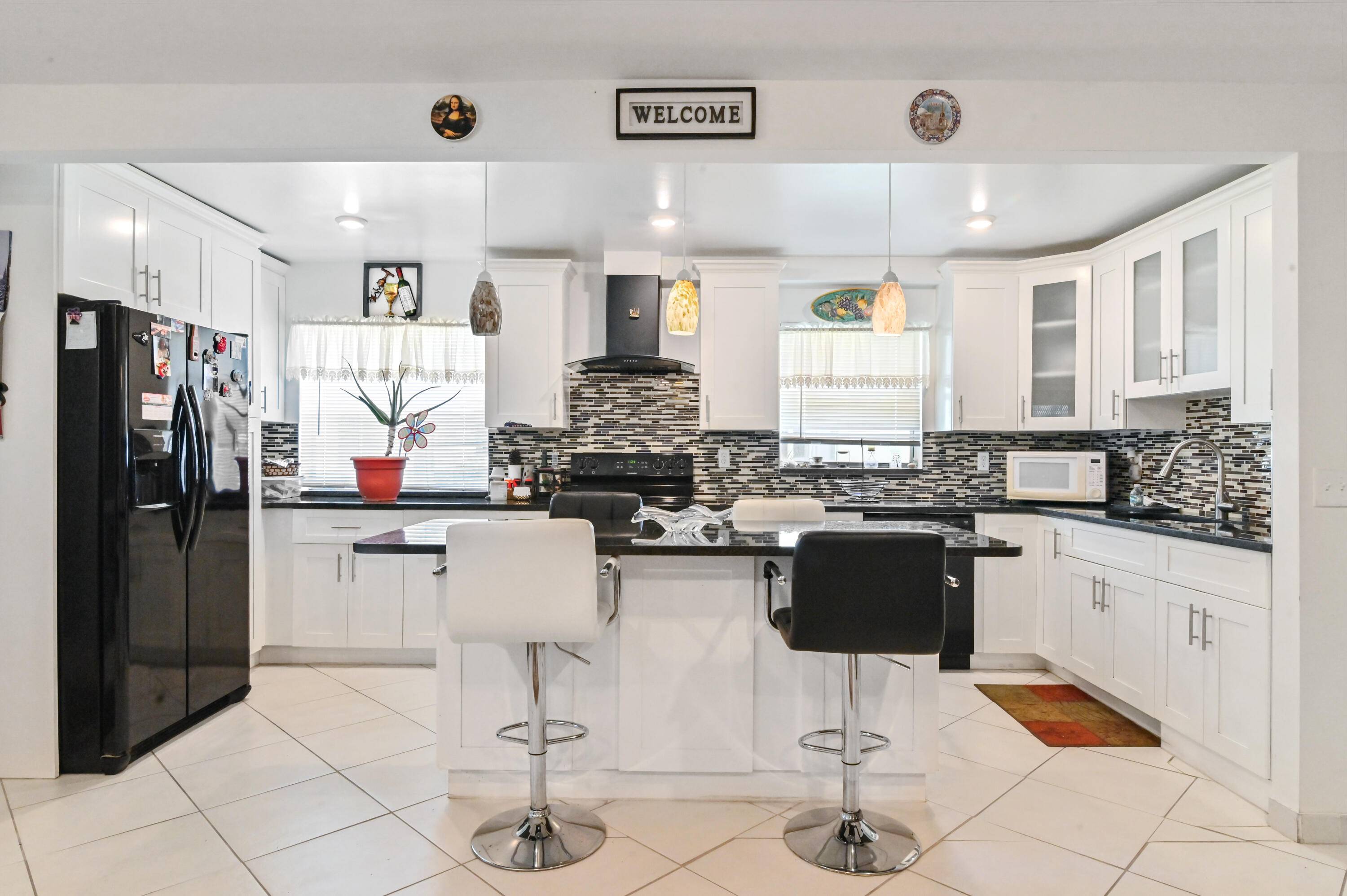 otally turnkey f, contemporary condominium in gated Kings Point.