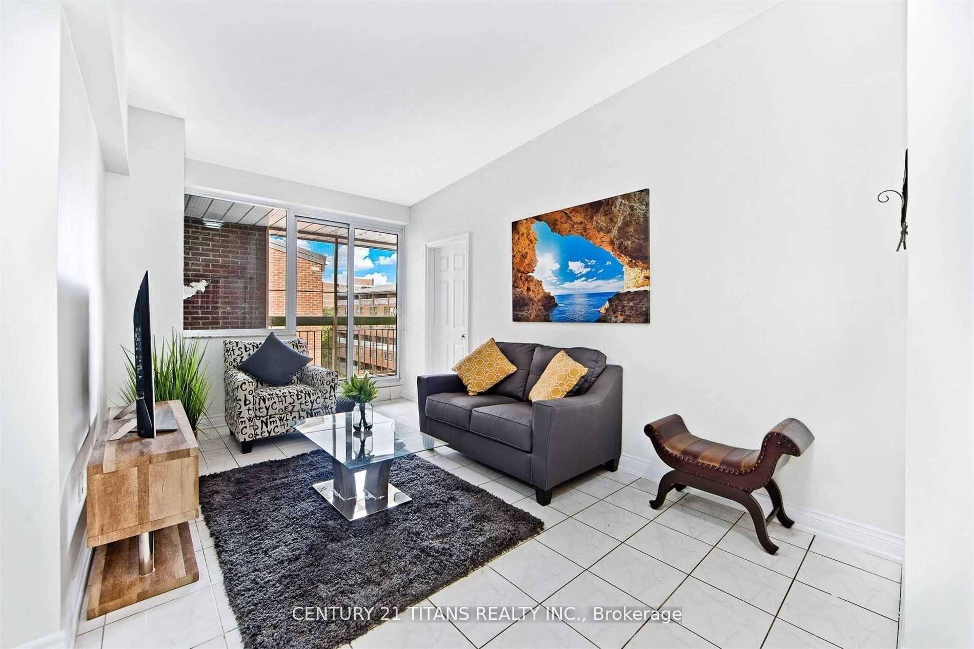 Welcome to Hyland ! This stunning 2 level townhouse condo offers 4 spacious bedrooms, 2 living rooms, 2 washrooms, 3 parking spaces, and 1 locker, making it perfect for families ...