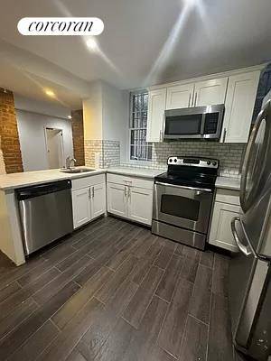 True 5 bedroom which can also easily be a 4 bedroom with the 5th bedroom used as an officeThe apartment features PRIVATE OUTDOOR GARDEN PATIO Washer Dryer in unit large ...