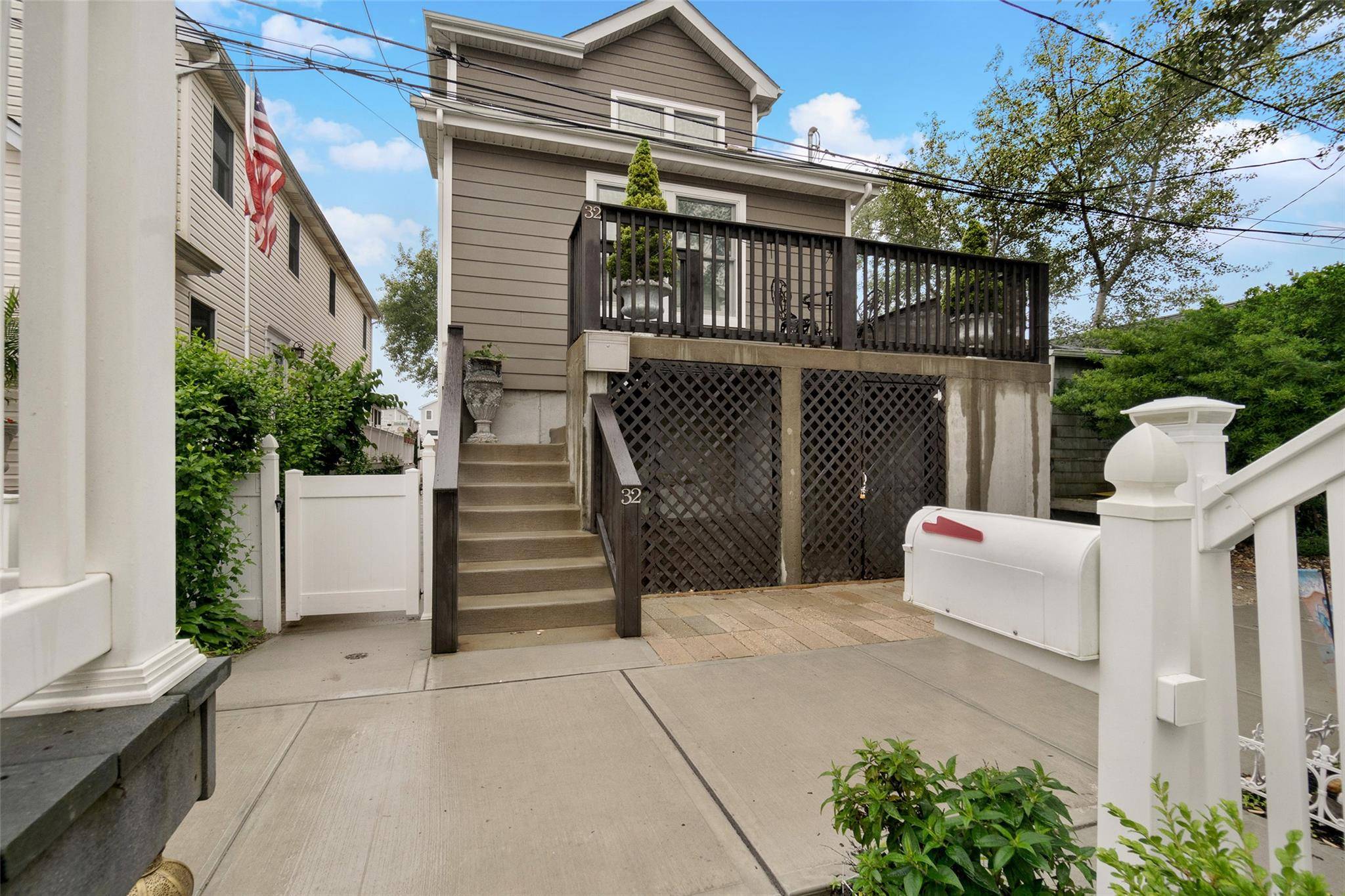 Welcome to 32 Janet Lane in Rockaway Point !