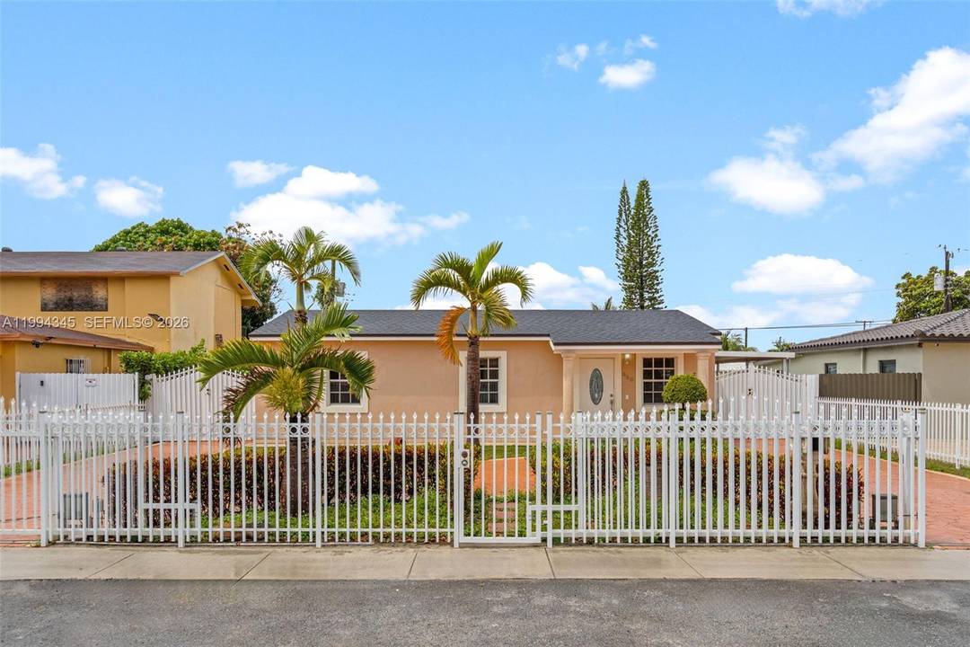 BRAND NEW ROOF ! ! NEW A C !