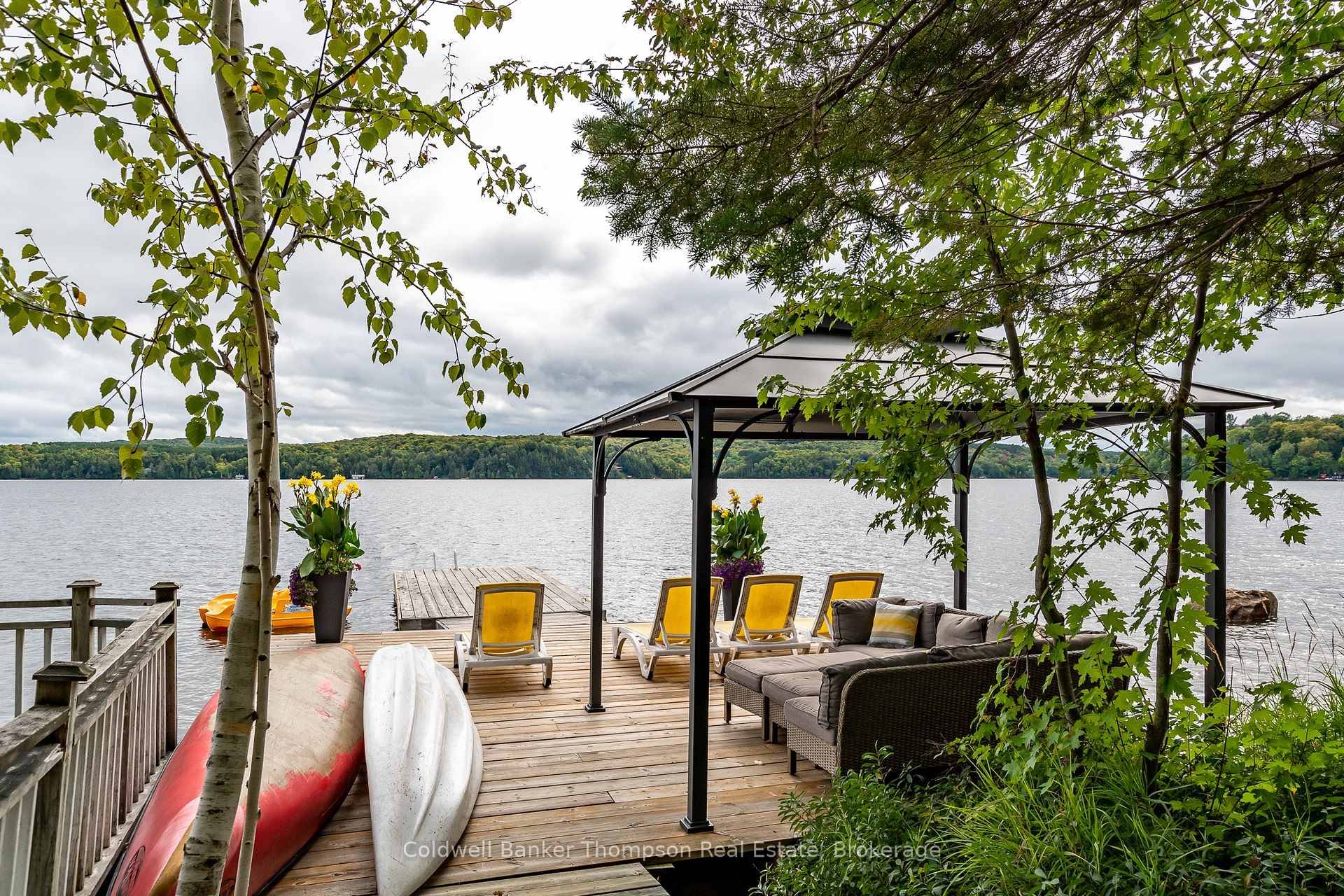Welcome to 415 Grassmere Resort Rd, a true haven nestled on lovely Peninsula Lake, a part of Huntsville's 4 lake chain, boasting over 40 miles of aquatic adventures.