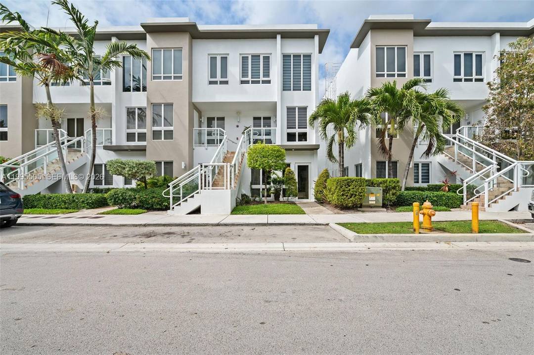 Stunning Corner Unit in Landmark at Doral Former Developer Model Home Discover refined living in this beautifully maintained 3 bedroom, 2 bathroom corner residence located in the highly sought after ...