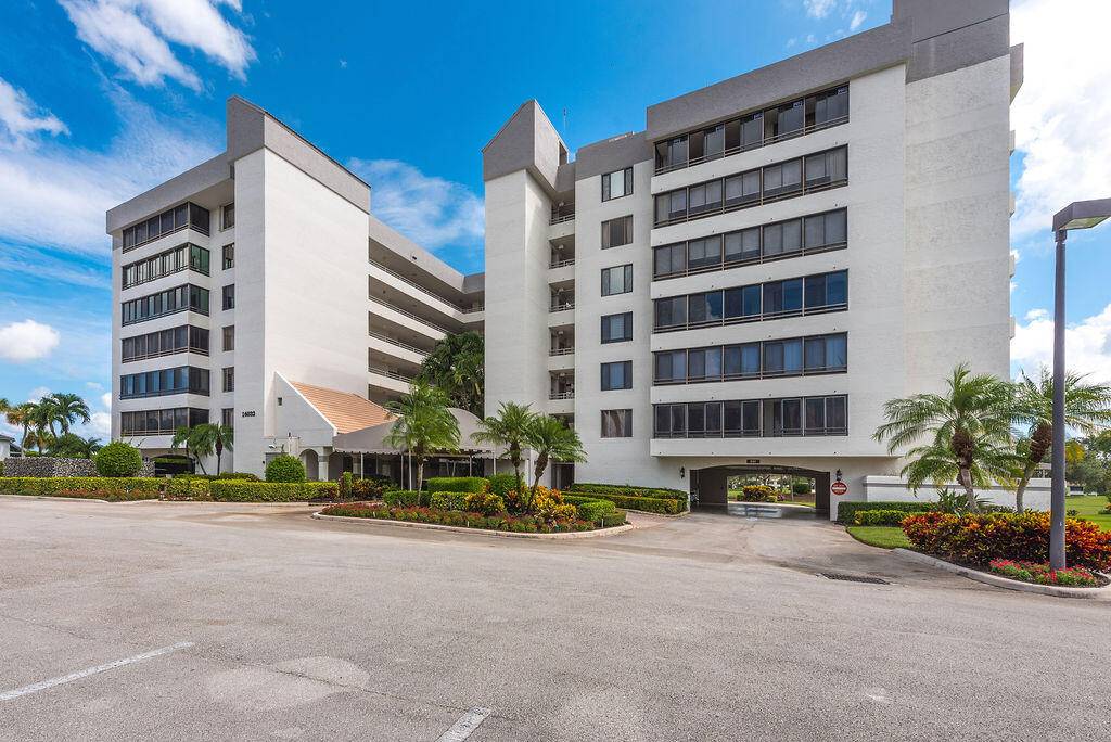 This impeccably maintained 3 bedroom, 2 bathroom condo offers a rare opportunity to own a spacious residence in a desirable mid rise building with elevator access and a covered parking ...