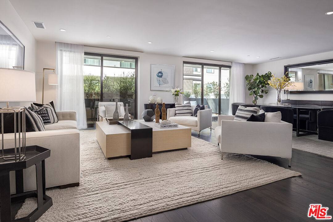 411 S  Hamel Rd 2BR Beverly Grove La