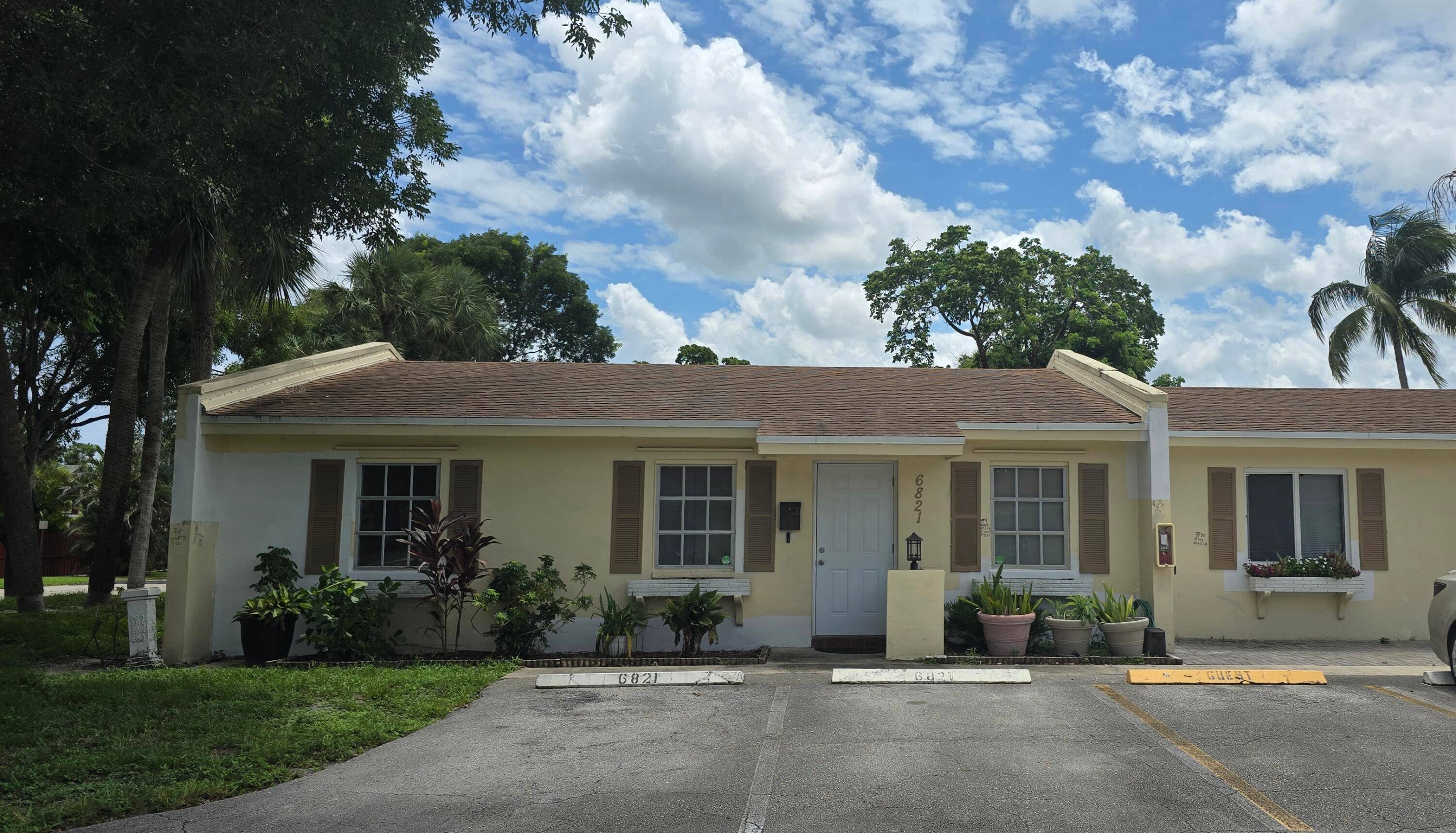 Welcome Home to Your Spacious Villa in The Desirable Palm Aire Village.