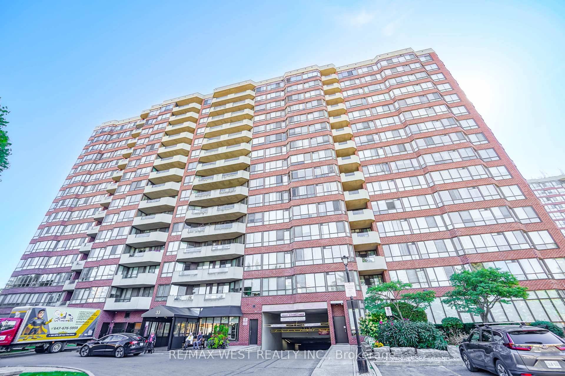 Enjoy this spacious 2 bedroom solarium, 2 bath condo offering approximately 1, 190 sq ft of comfortable living space.