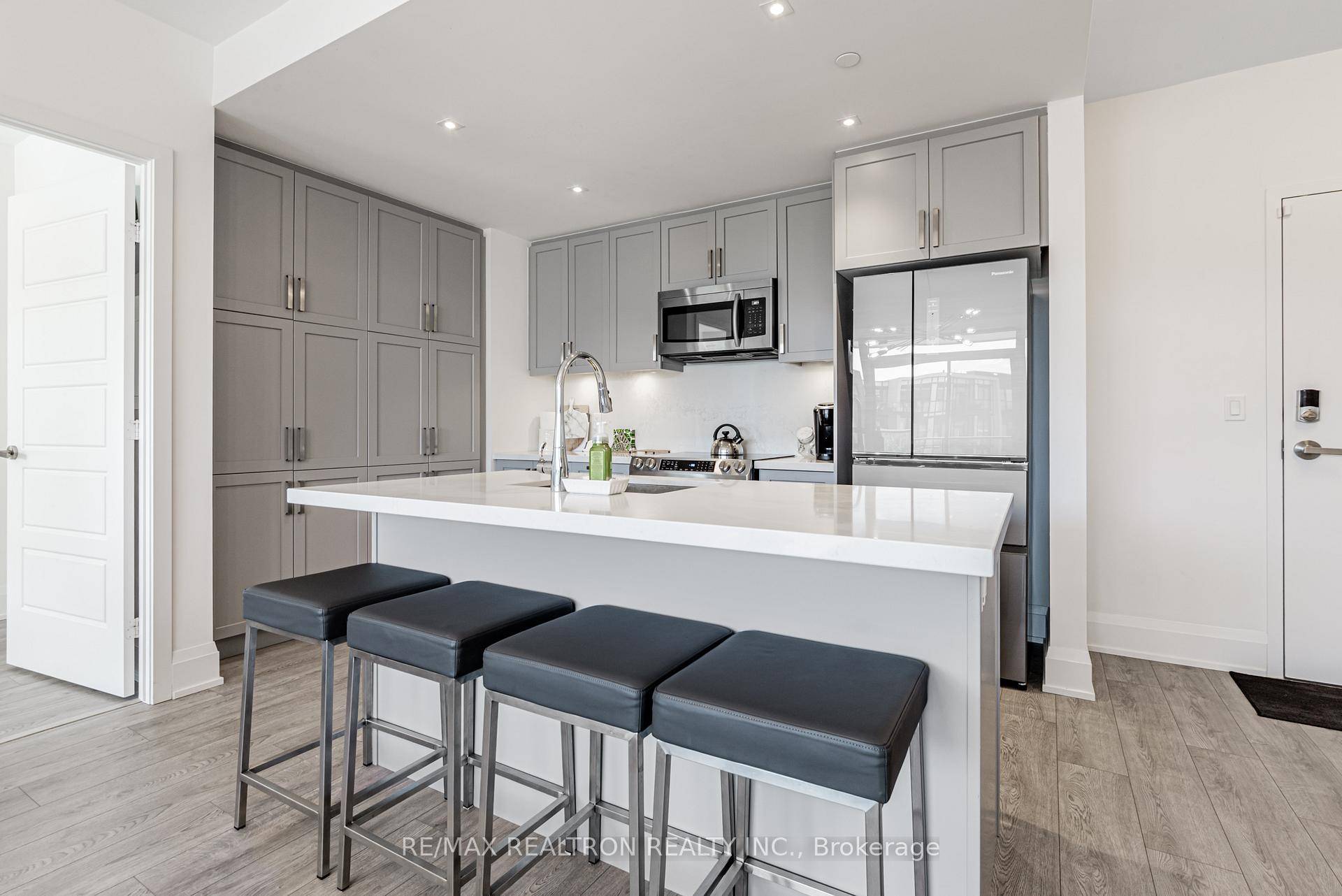 Stylish Upgraded Condo with Resort Living at Friday Harbour Step into this beautifully upgraded condo at Friday Harbour Resort, where modern finishes and resort style amenities come together seamlessly.