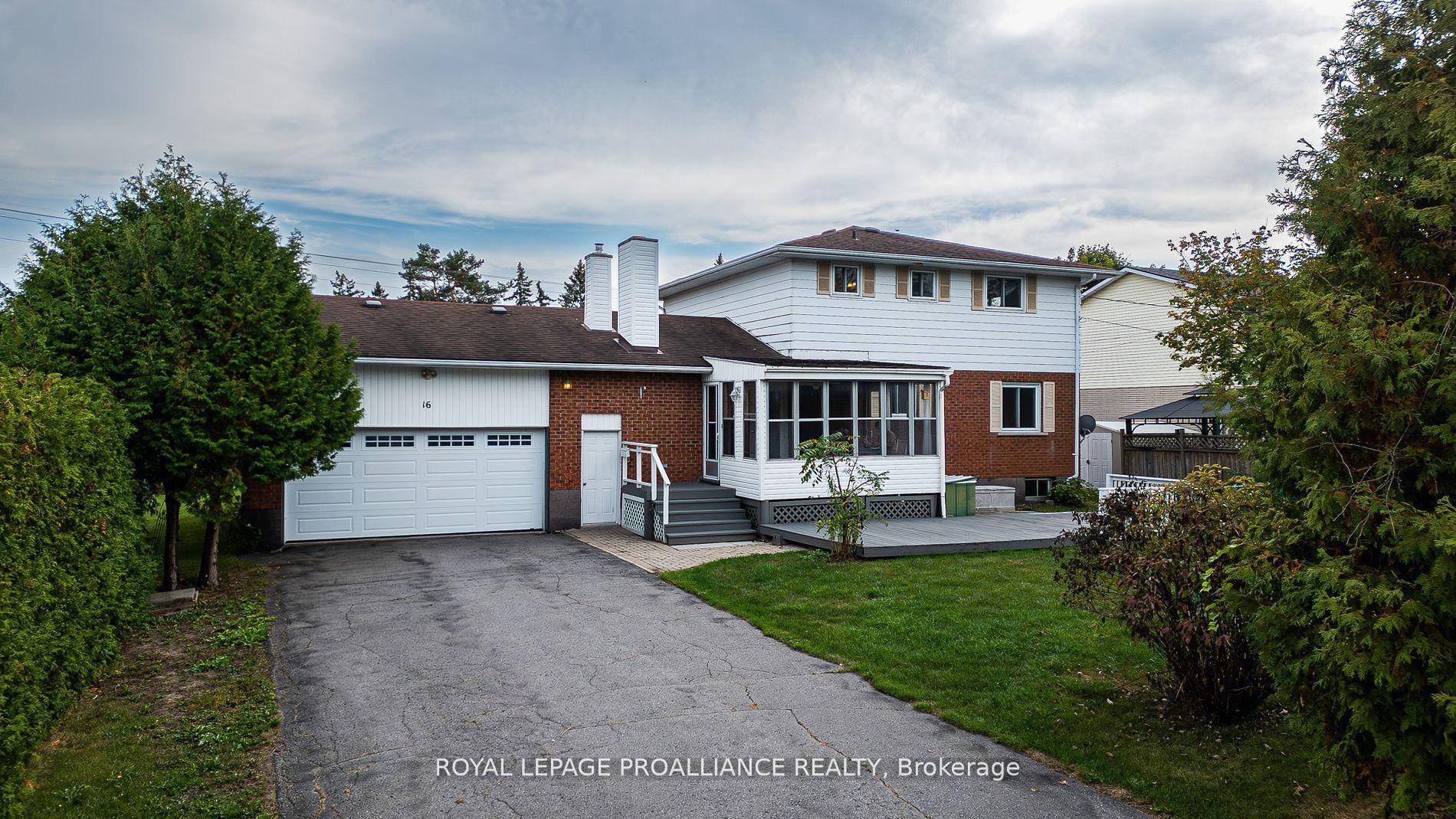 FOR LEASE ! 2750 MTH. Montrose Subdivision with Bay of Quinte water views !