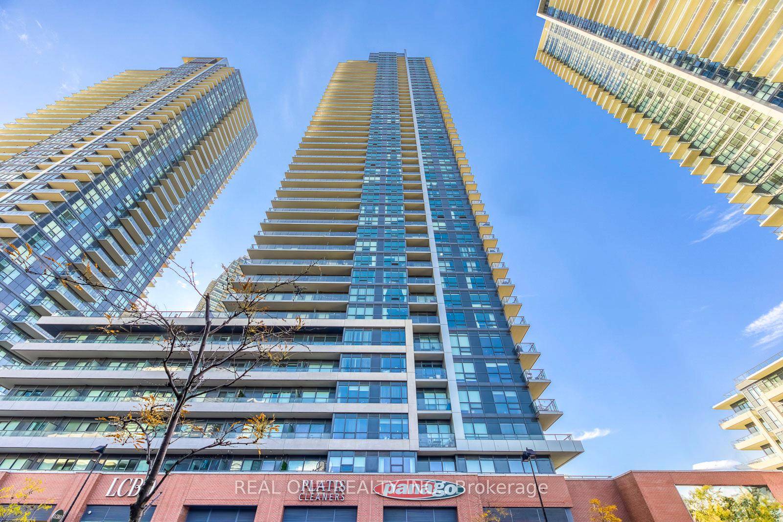 Lakeside Lovers ! Experience the perfect combination of city and nature serenity in Mimico, Toronto's waterfront gem.
