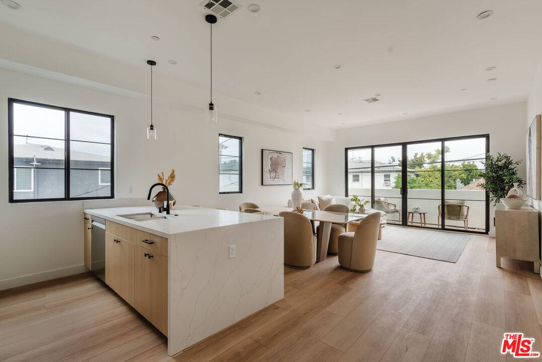 1952 S Garth Ave 5BR La