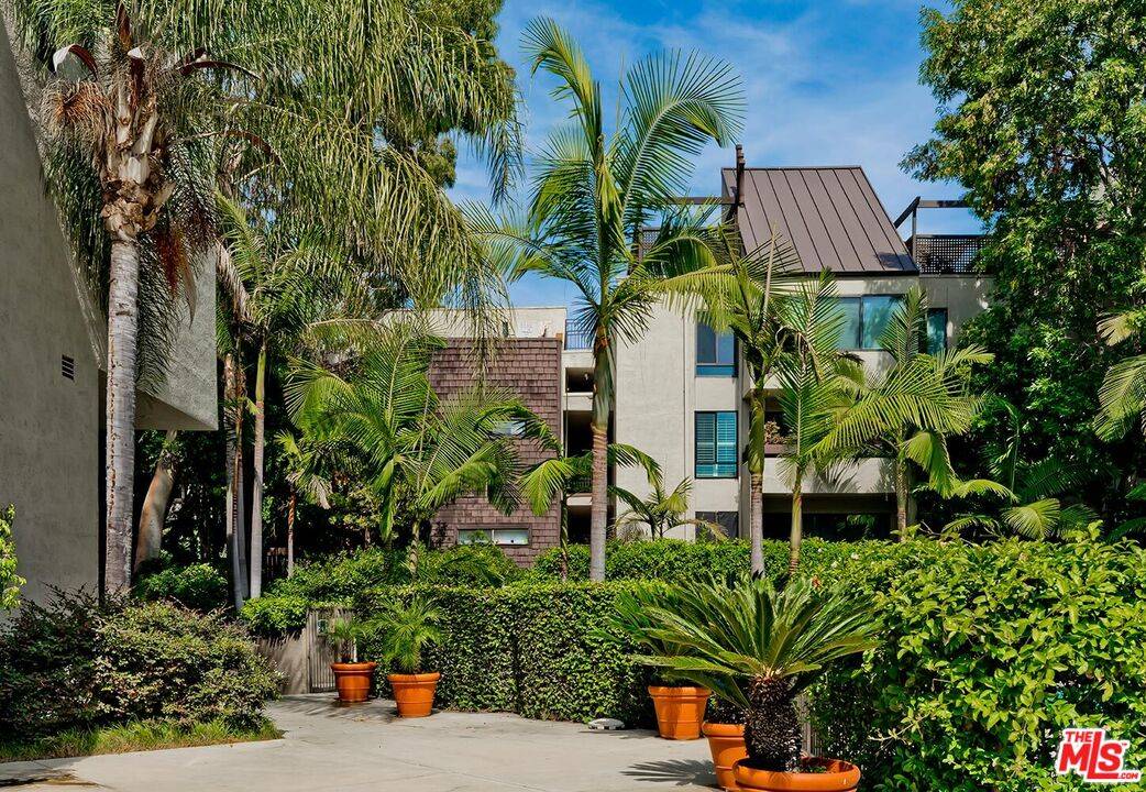 950  N Kings Rd 2BR Sunset Strip La