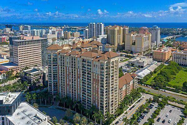 Seasonal Rental now available for this renovated light and bright 15th floor unit boasting breathtaking sunset and water views.