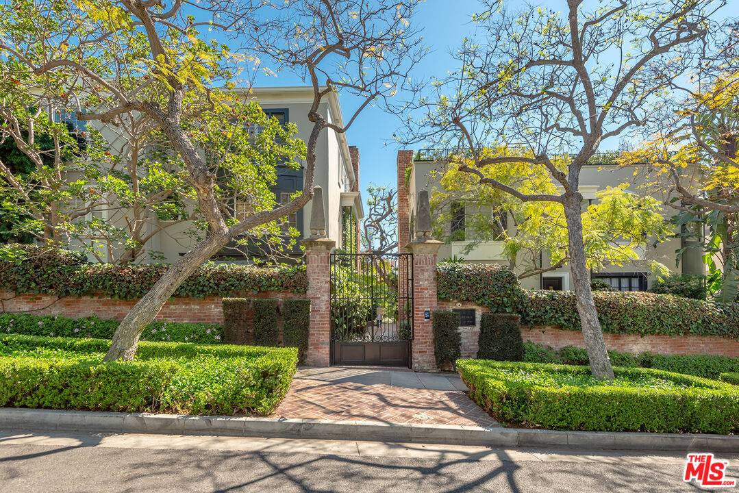 8726   Shoreham Dr 2BR Sunset Strip La