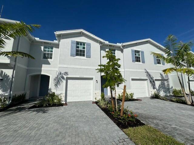 Brand New large Town Home close to Restaurants, Shopping Plazas, Turnpike and The Mall at Wellington Green.