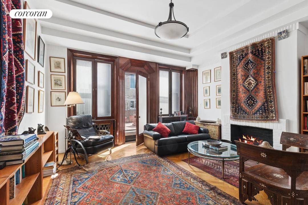Wrapped by an expansive terrace with sweeping Hudson River and open city views, this one bedroom penthouse offers a rare opportunity to own a truly special Upper West Side residence.