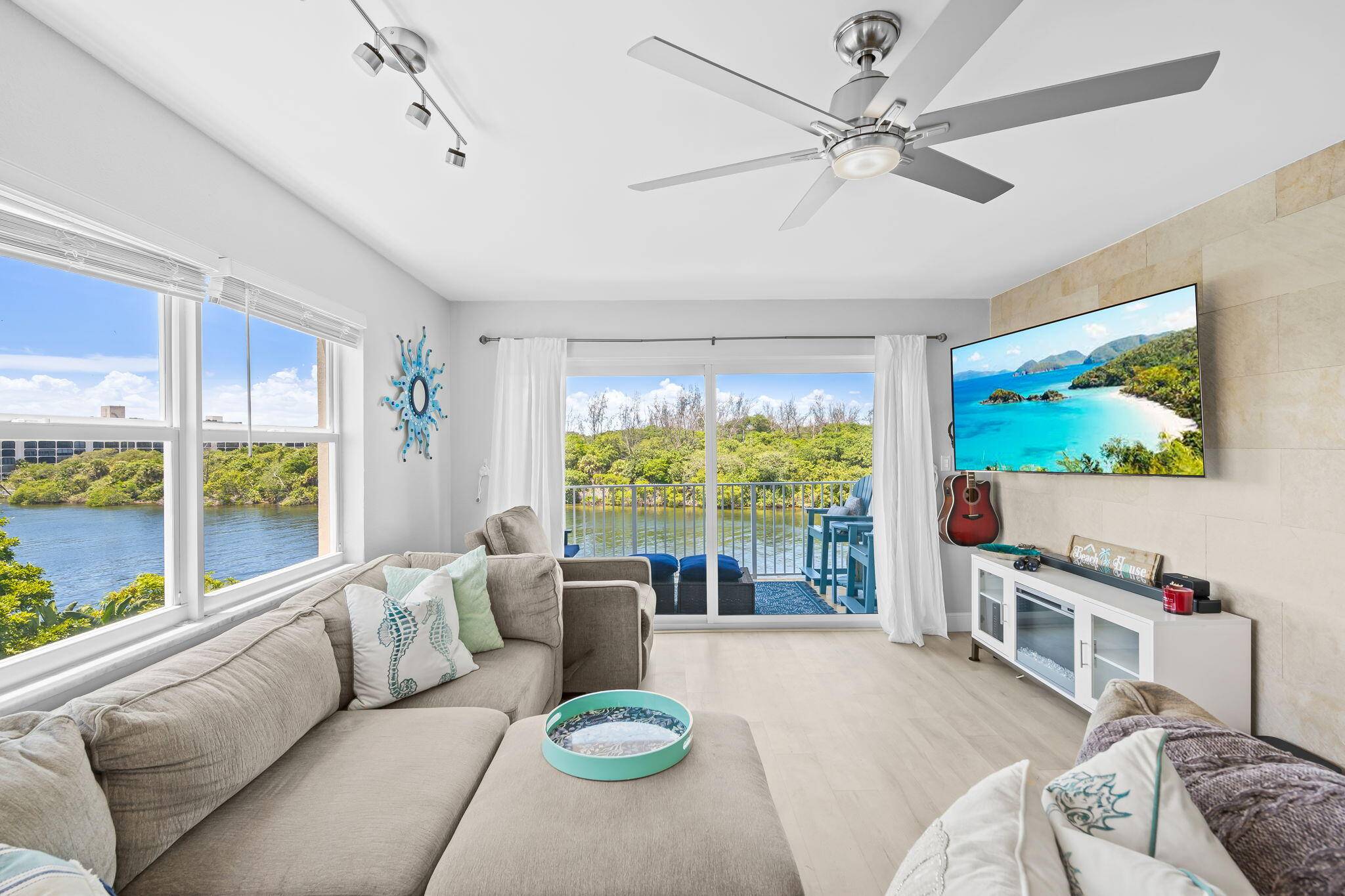 Beautiful fully updated condo just blocks to the beach, beach area shops and restaraunts.