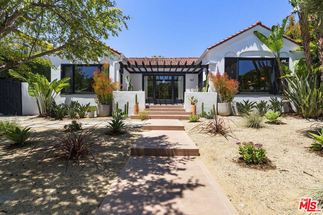 947 S Cloverdale Ave 3BR Hancock Park La