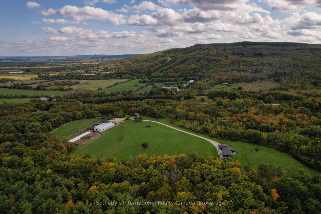Seasonal Ski Season Lease Perched on the Niagara Escarpment, this extraordinary estate offers panoramic views stretching across Georgian Bay and Osler Bluff Ski Club, providing a setting of rare beauty ...