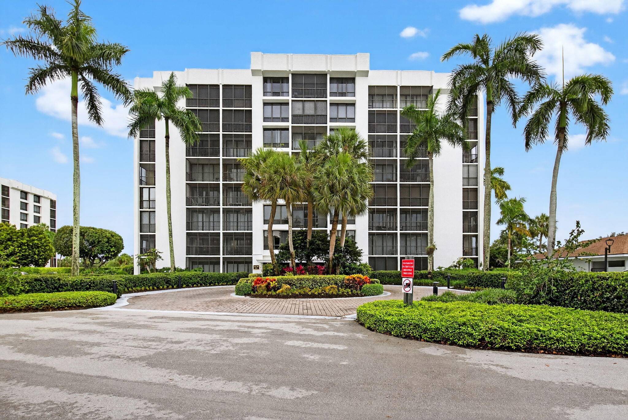 No membership available. Remodeled and relaxing 2 bedroom apartment in the beautiful Boca West country Club.