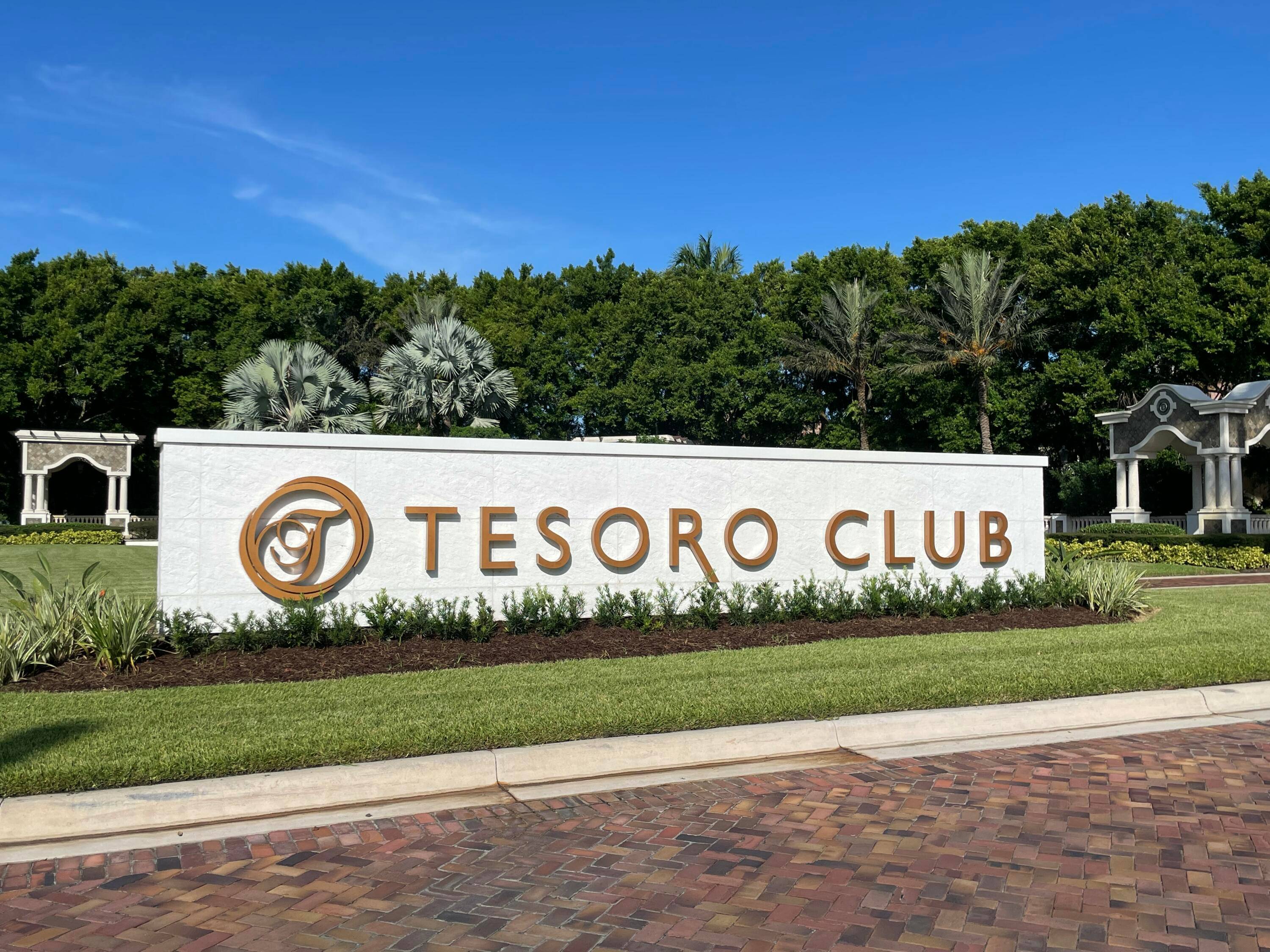 Situated within the gated golf community of Tesoro, this building site is surrounded by a spring fed freshwater lake, making it the perfect location to build your next home.