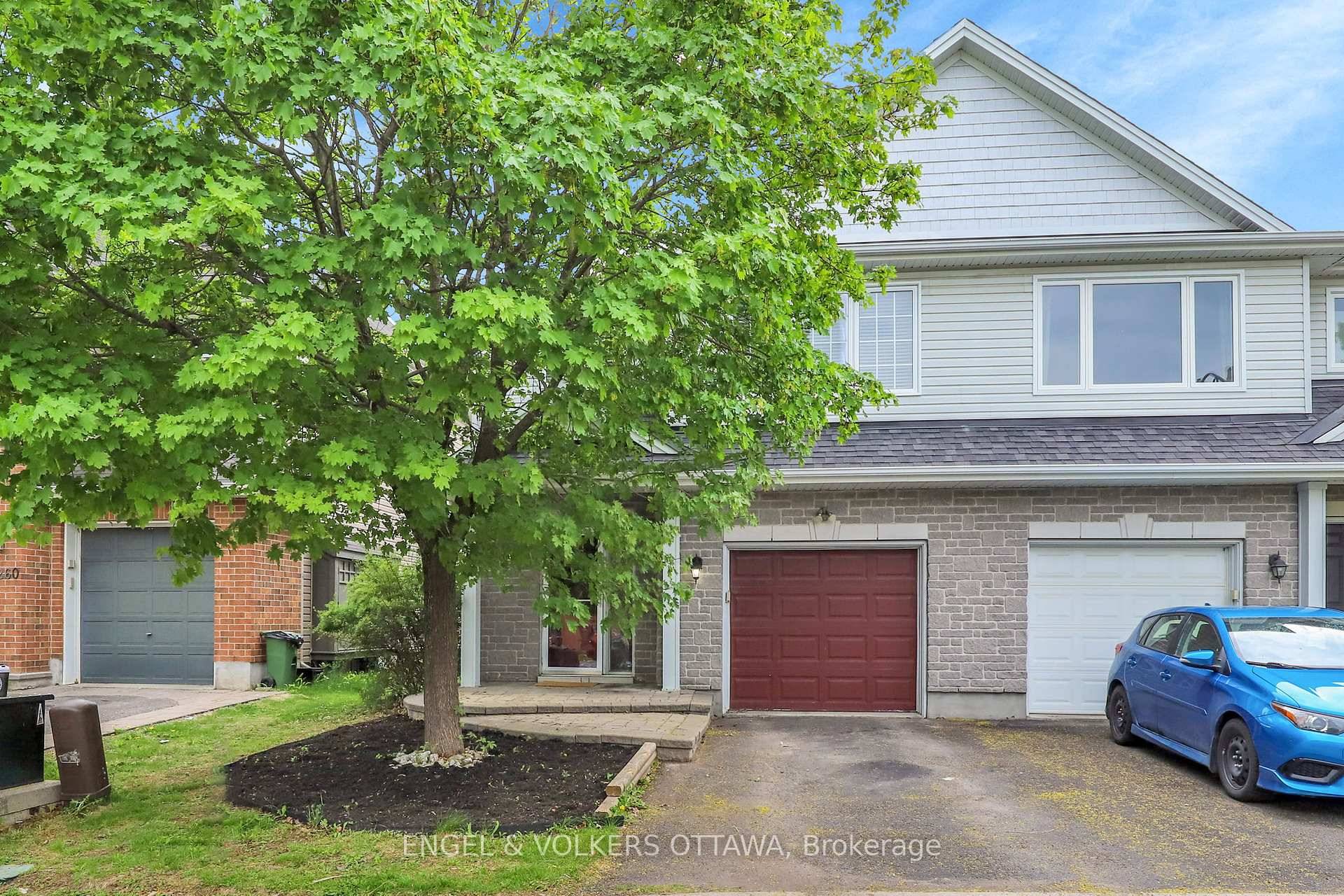 Welcome to 4258 Kelly Farm Drive in Findlay Creek !