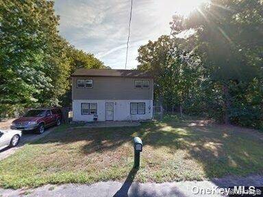 Great rental house, clean and spacious yard perfect for a large family, immediate occupancy.