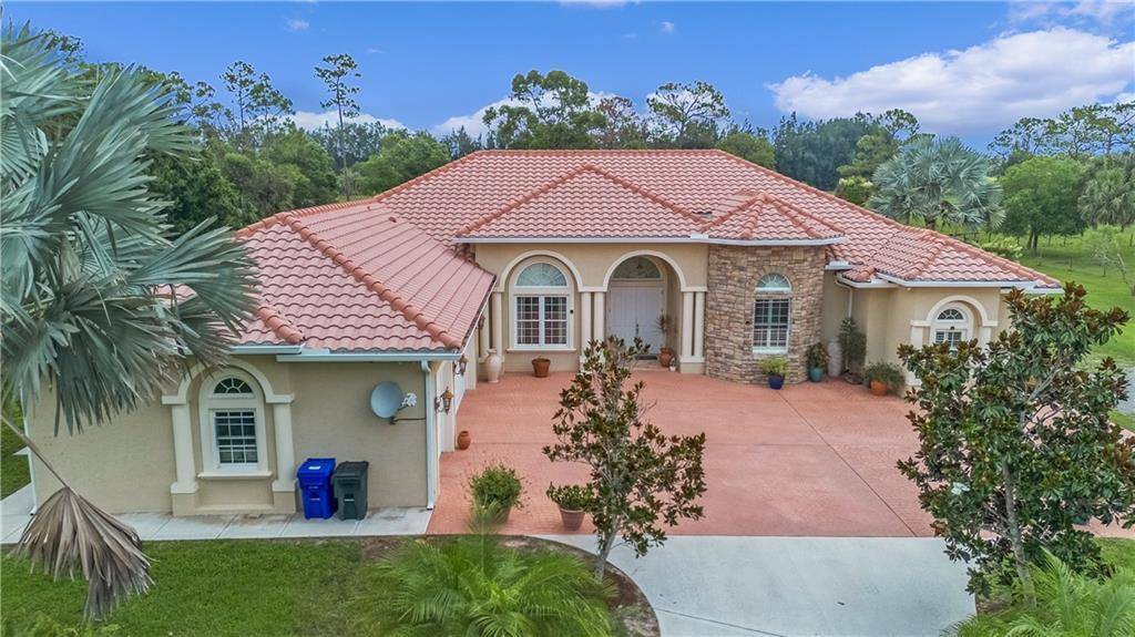 Magnificent Luxury Estate on 20 acres of land.