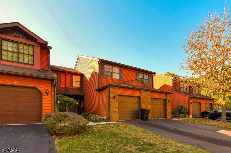 Do not miss this wonderful unit within the very desirable Quail Brook community !