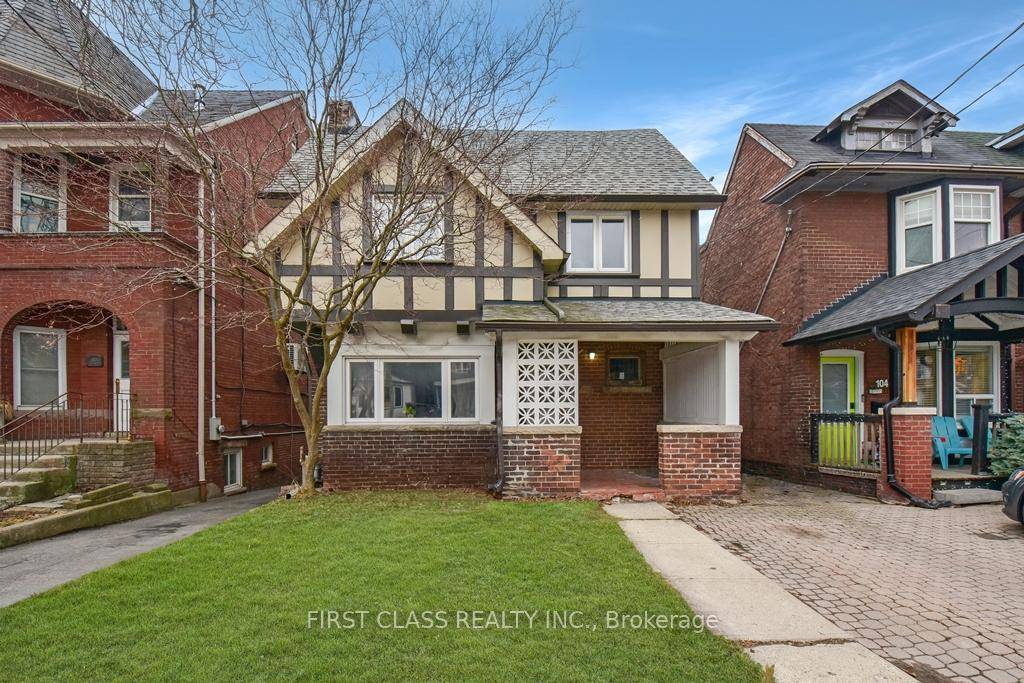 Renovated Detached Gem in Vibrant Leslieville !