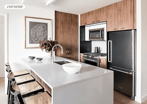 Luxury 2 Br 2 Ba in one of LICs newest luxury rental residence located on a on a quiet cul de sac that is just steps away from major transportation.