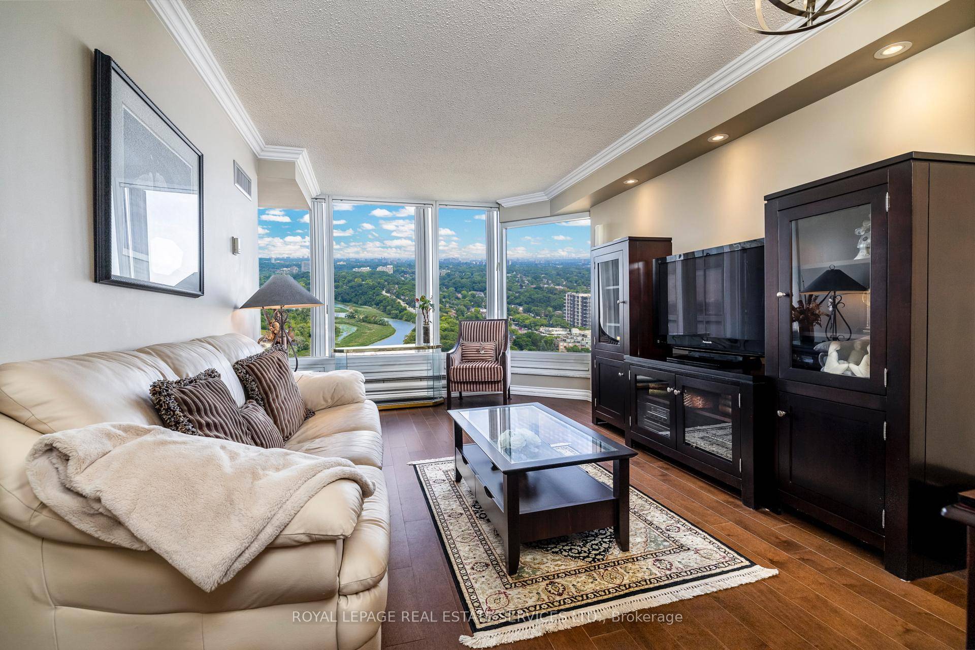 Thoughtfully designed to maximize space !