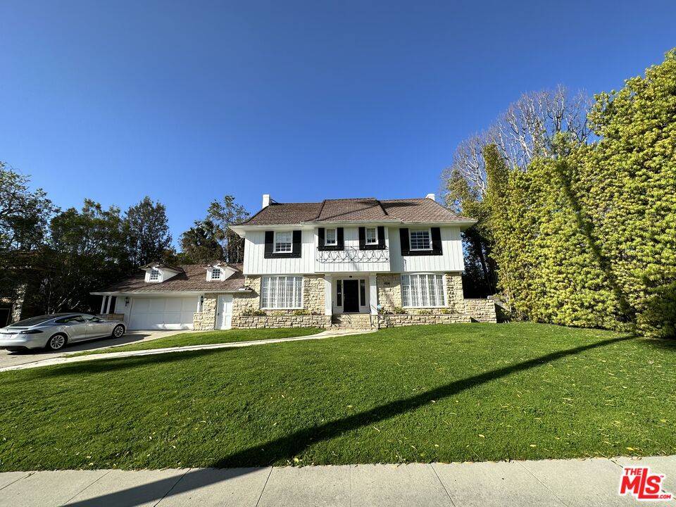 619 N Canon Dr 5BR Beverly Hills Post Office | B.H.P.O. La