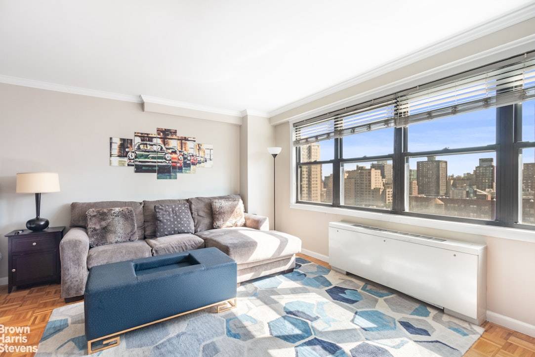 This spacious, sun drenched studio boasts a row of south facing windows that provide stunning, unobstructed city views, making it the perfect urban retreat.