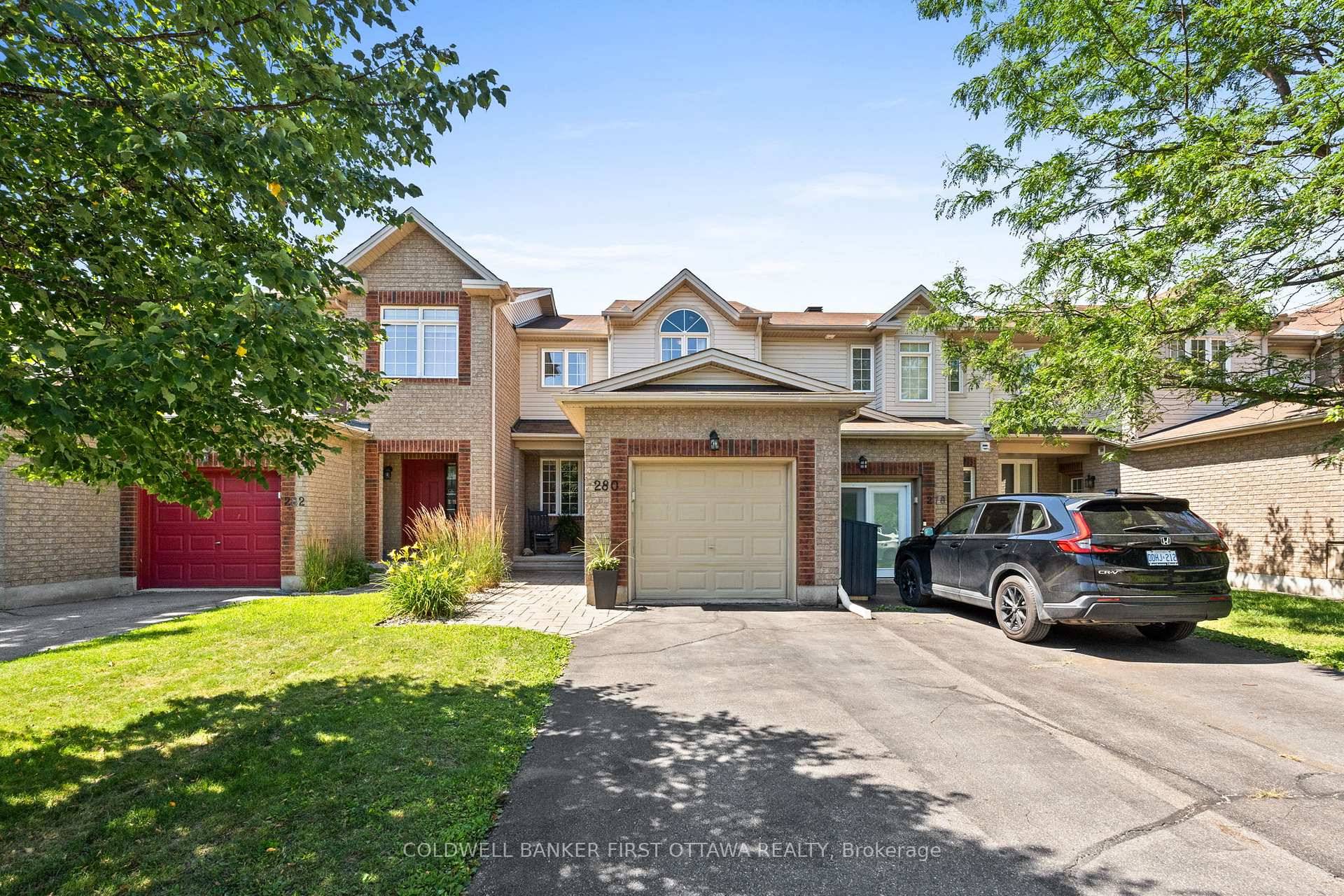 Welcome to this 3 bedroom Claridge Sandpiper townhome, an ideal opportunity for first time buyers, downsizers or savvy investors looking for exceptional value in a prime location.