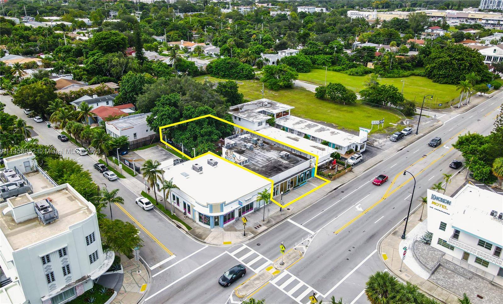 A retail flex buiding located in the heart of Miami s MiMo District, with a total of three 3 retail office bays.